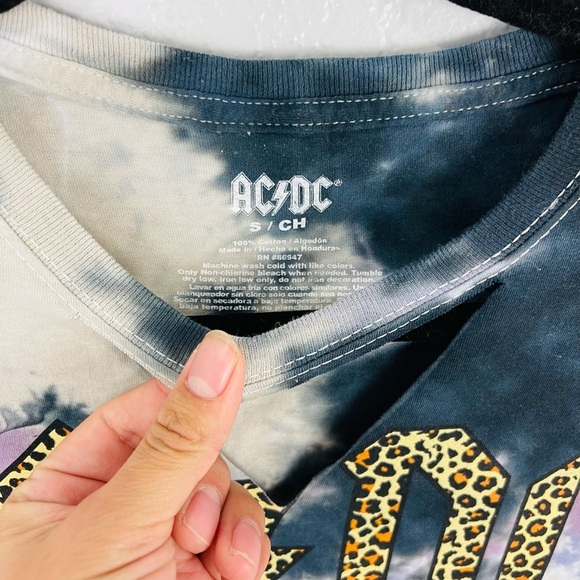 NWOT AC/DC LEOPARD PRINT PURPLE GREY TIE DYE CUT OFF SHOR SLEEVE TEE - Picture 2 of 3